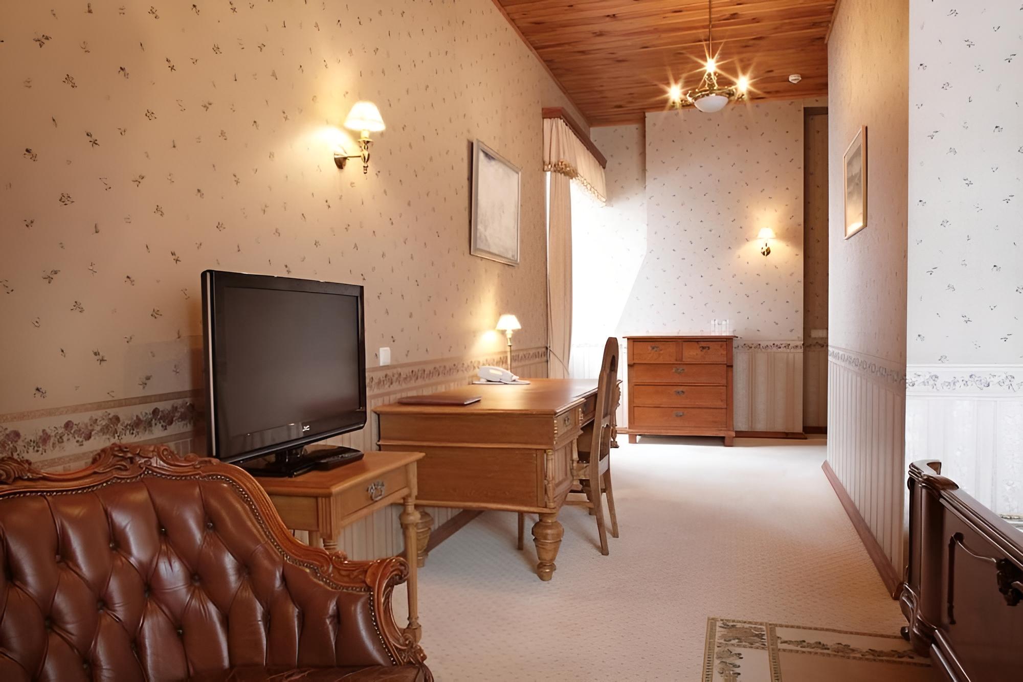 Junior Suite, 1 Queen Bed photo 1