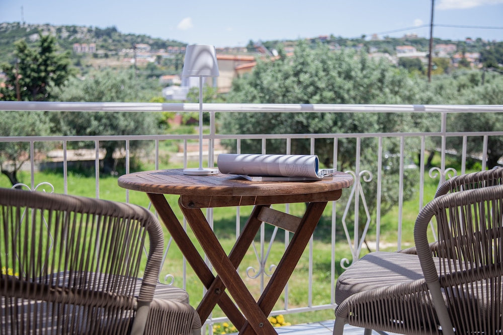 Deluxe Studio Suite, Balcony, Garden View photo 2