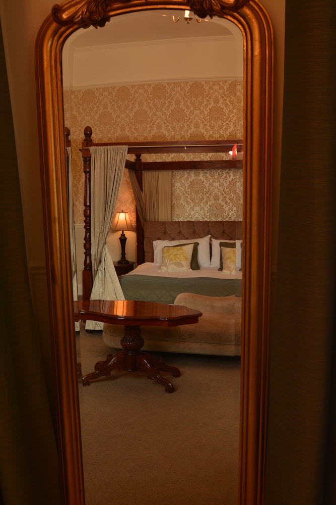 Four Poster - Photo 2