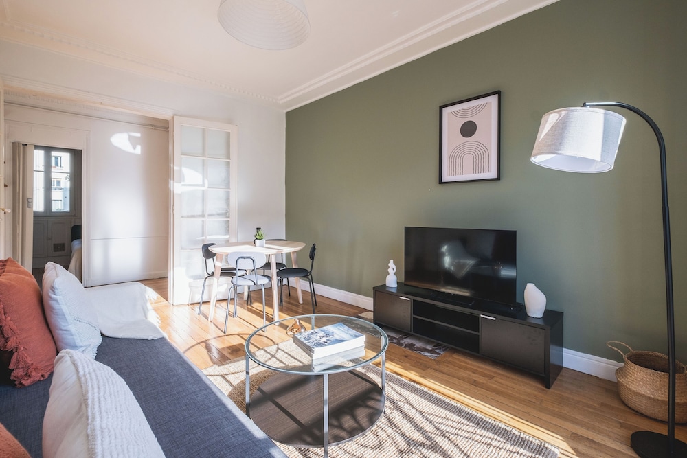 Apartment photo 2