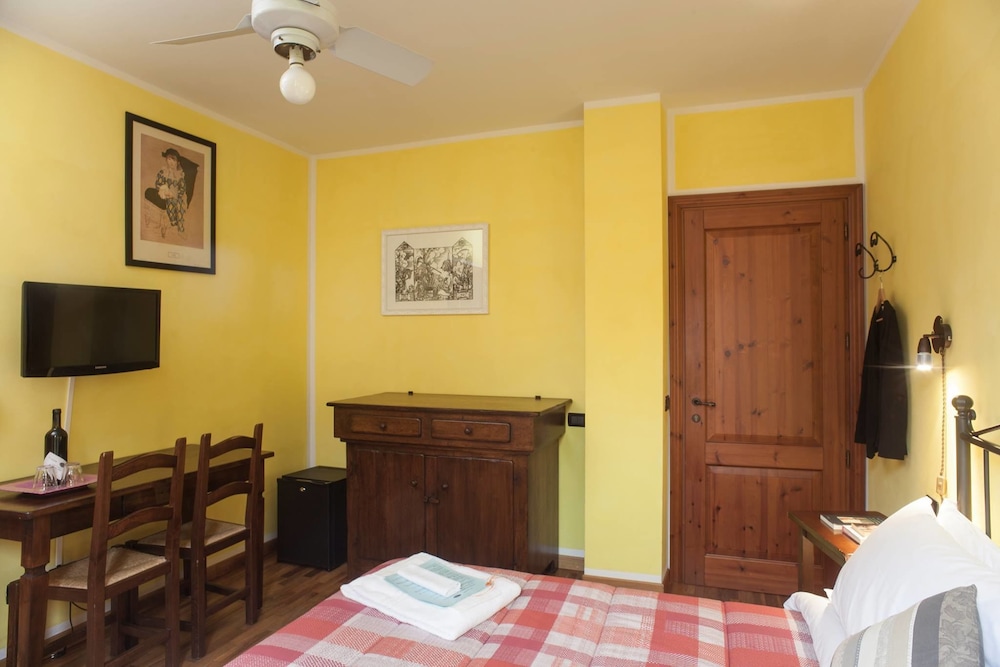 Double or Twin Room - Photo 3