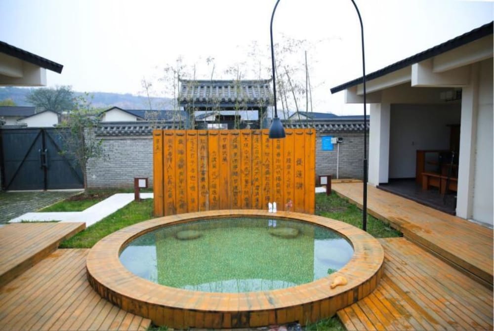 Signature House photo 3