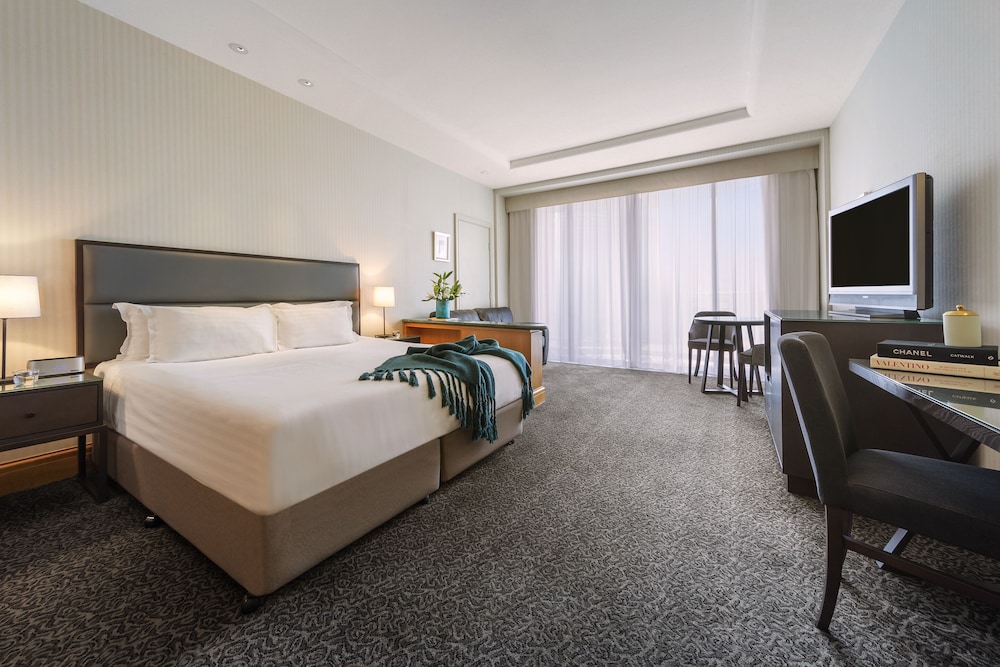 Hotel Room - Photo 1