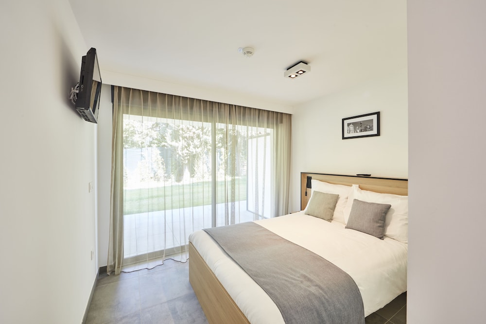 Luxury Apartment, Multiple Beds photo 1
