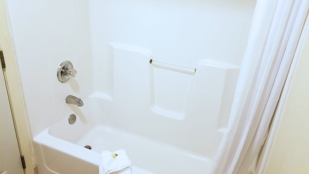 Suite, 2 Queen Beds, Non Smoking, Refrigerator & Microwave - Photo 5