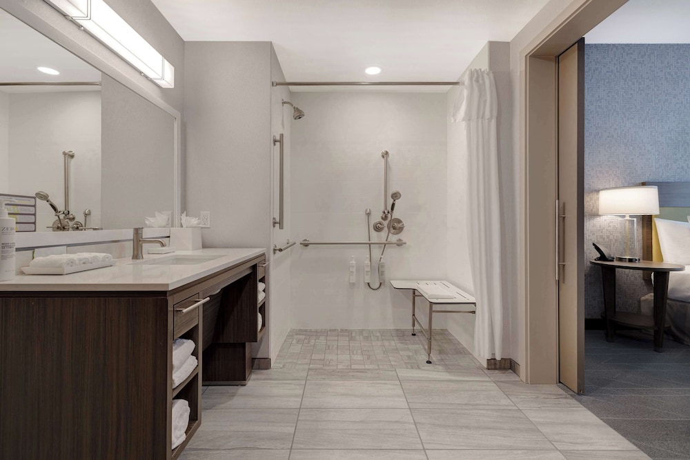 Suite, 1 Bedroom, Accessible, Mountain View (Roll In Shower) - Photo 6