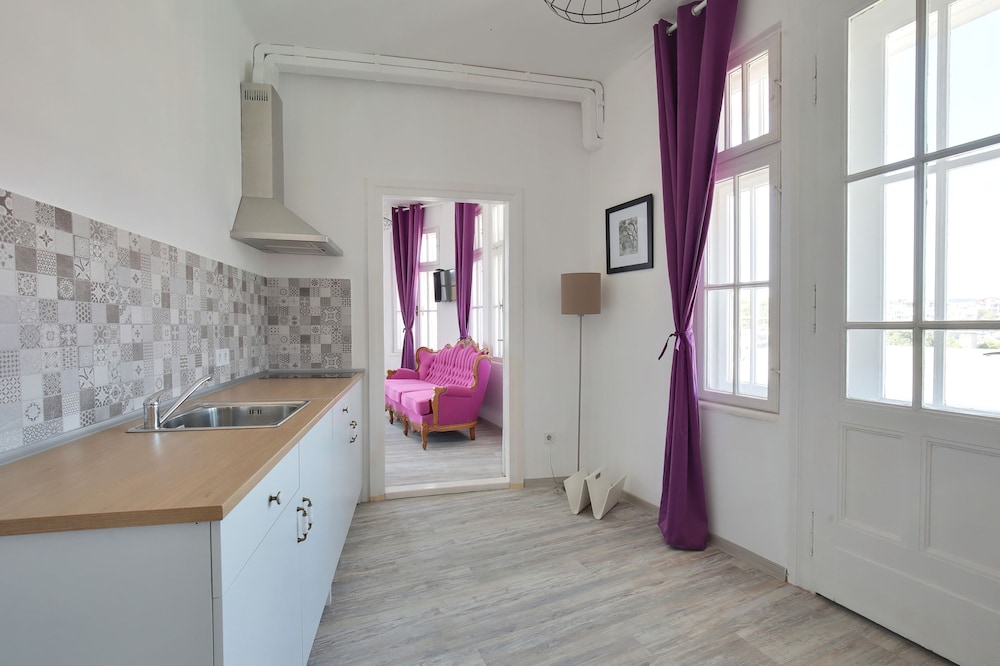 Exclusive Apartment, 1 Queen Bed with Sofa bed, Kitchenette, City View photo 3