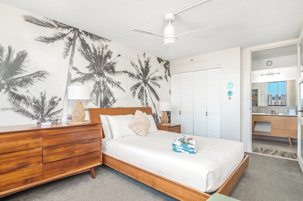 Premium Remodeled Condo with Ocean View and Parking: Premium Apartment, 1 Queen Bed with Sofa bed, Ocean View (0161) photo