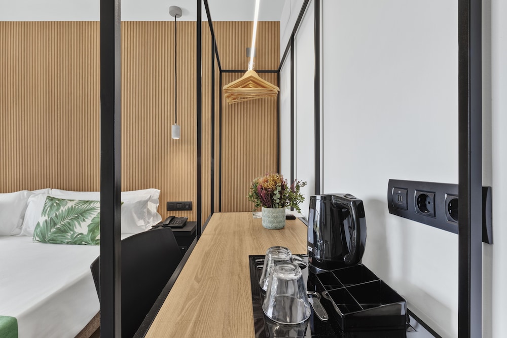 Double Room Single Use, Pool View