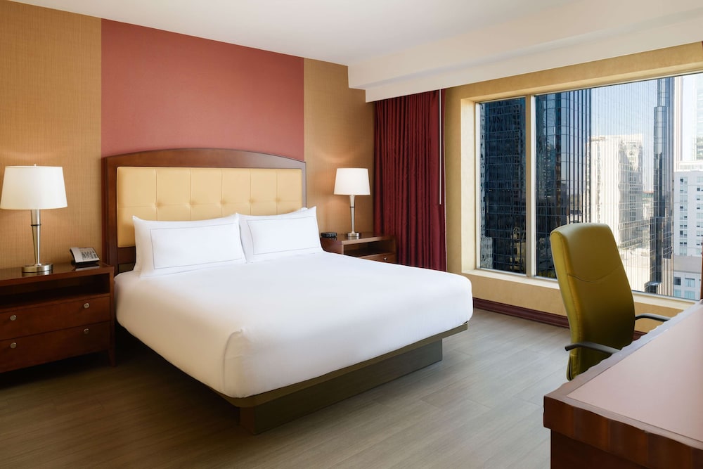 Suite, 1 King Bed, Accessible (Mobility & Hearing, Bathtub) - Photo 8