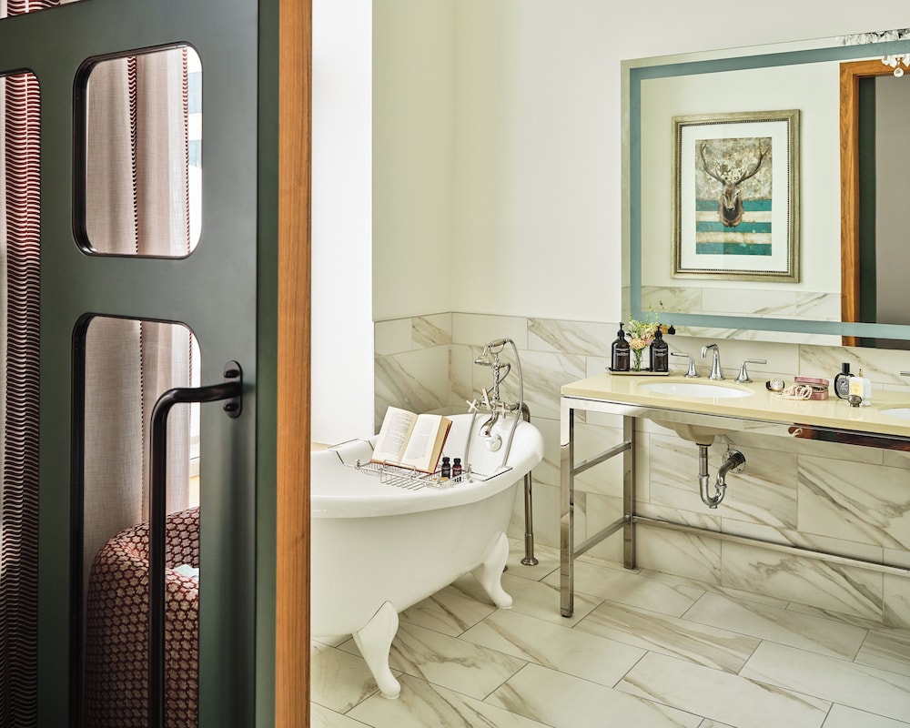 Suite (Crawford)
