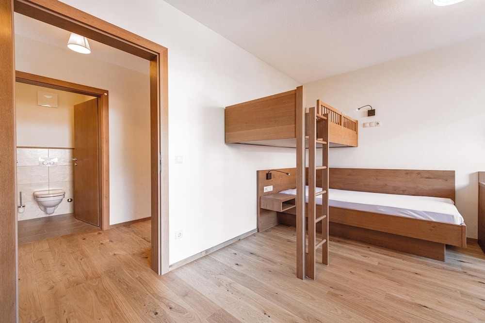 Comfort Suite, 1 Bedroom, Balcony, Mountain View (Sunnig_DAHUAM) photo 2