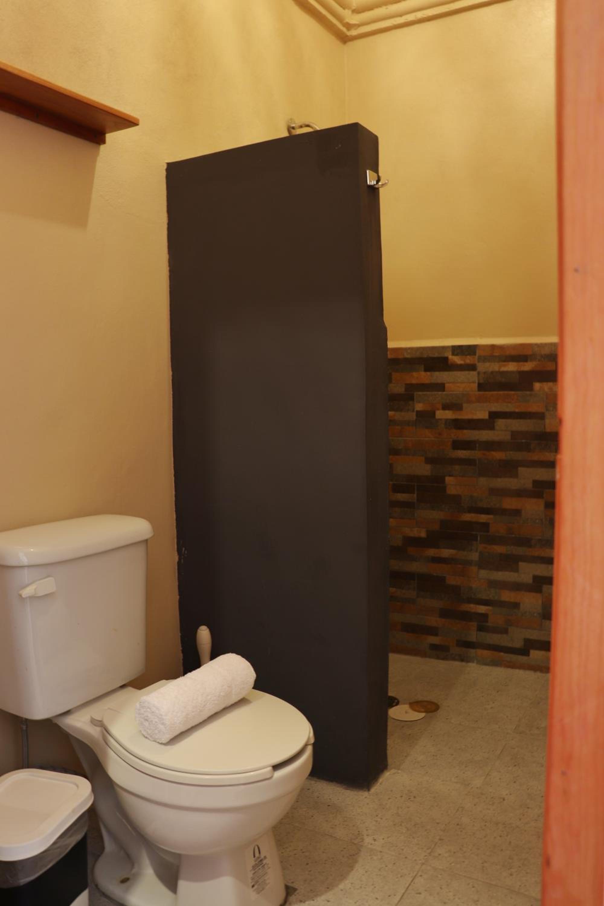 Double Room - Photo 10