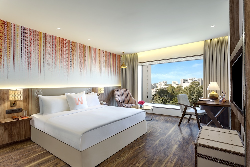 Suite, 1 King Bed photo 1