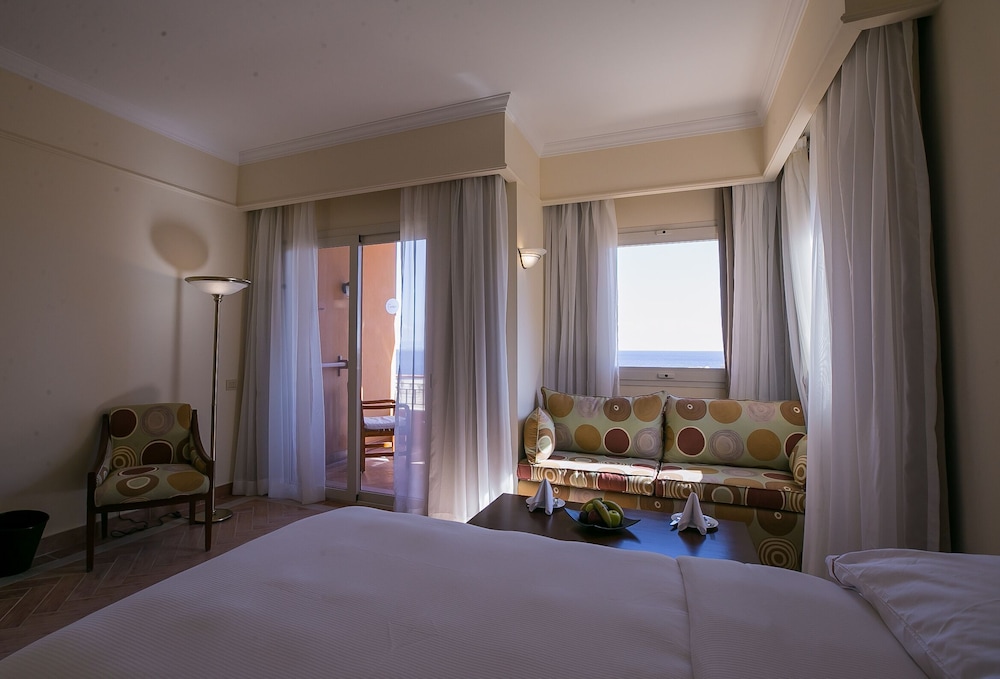 Standard Room, 1 King Bed photo 2
