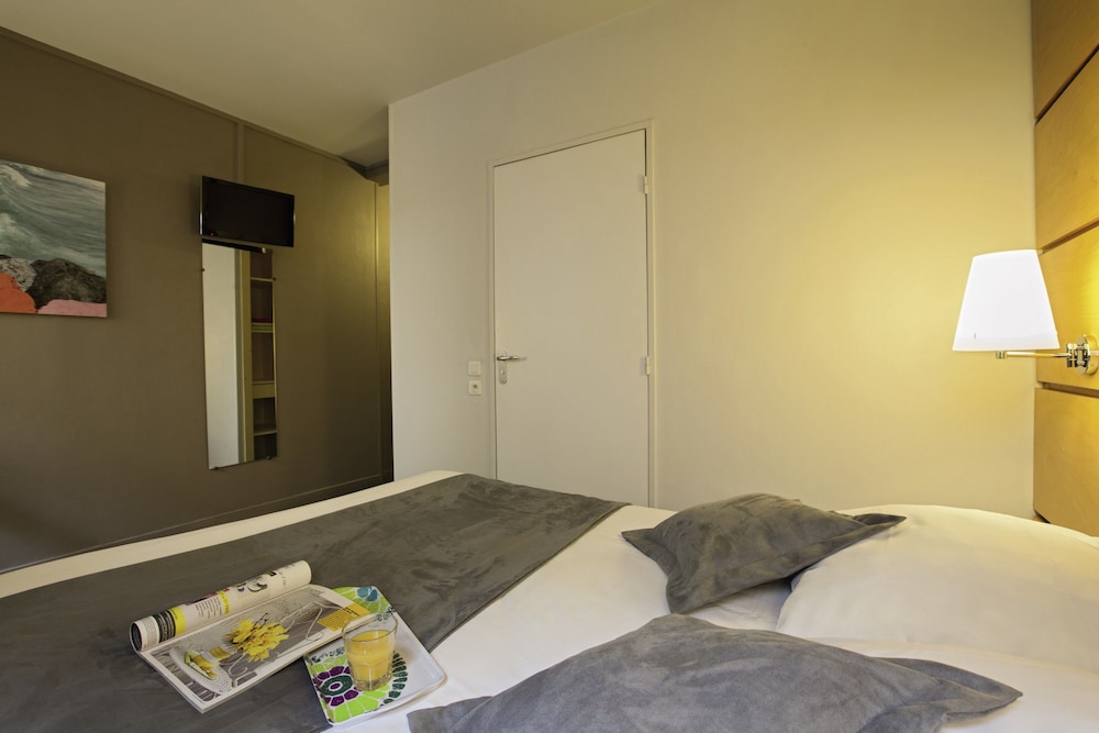 Double Room thumbnail 6