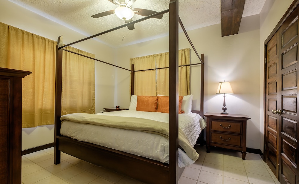 Superior Suite, 1 King Bed with Sofa bed, Kitchen, Oceanfront photo 1