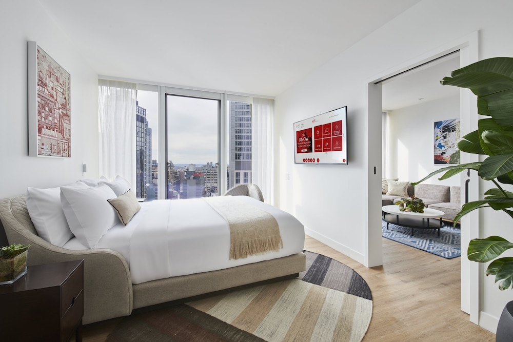Grand Suite (Sky Grand Chamber Suite Empire Views)