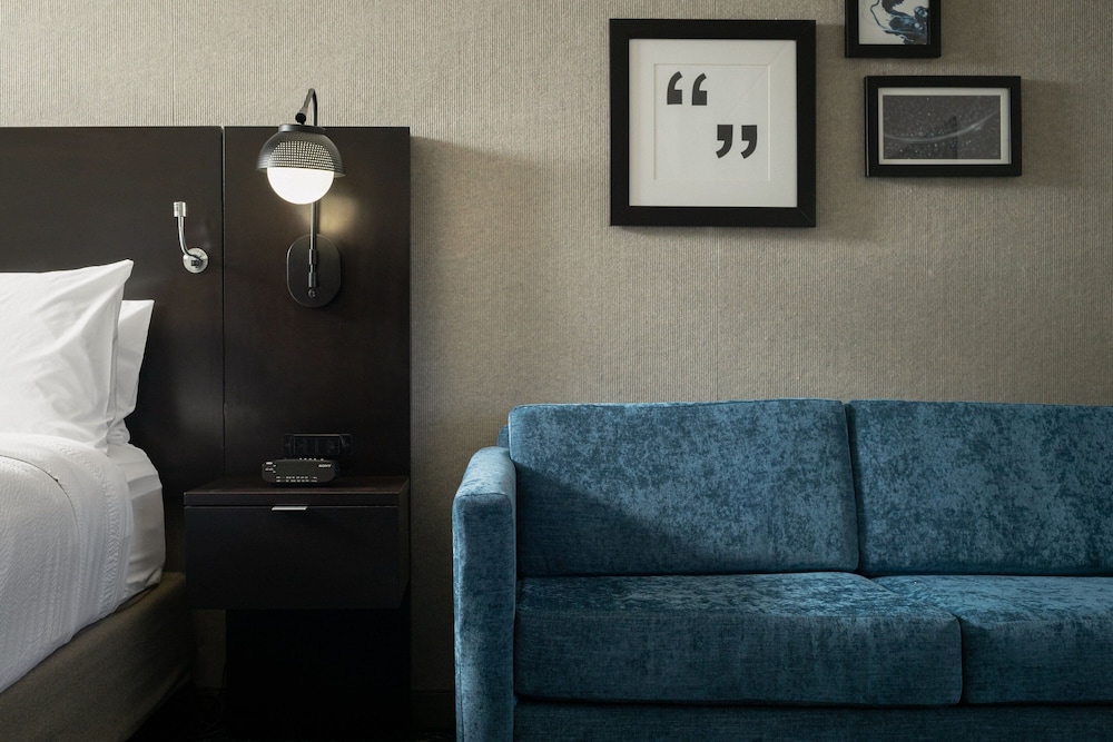Suite, 1 Bedroom - Photo 7