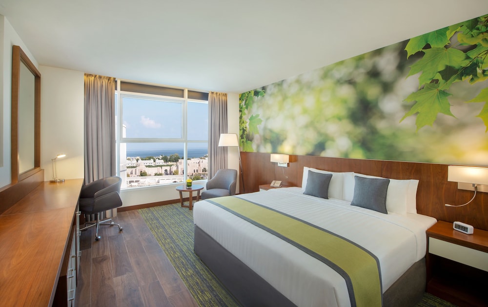 Room, 1 King Bed, Non Smoking (Guest) - Photo 3