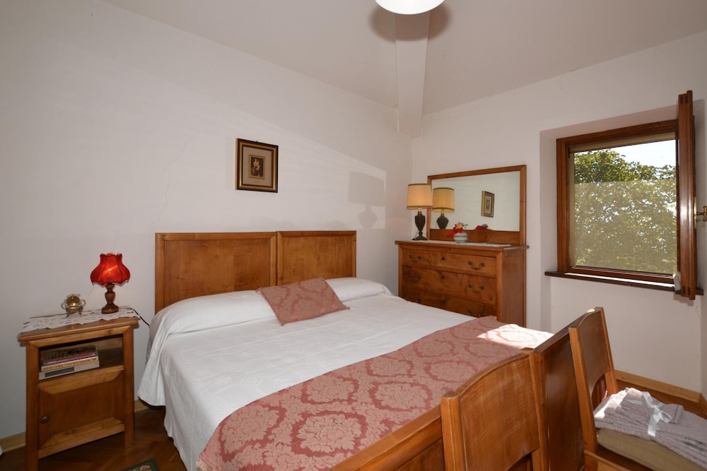 Family Villa, Multiple Bedrooms, Mountainside (Casale Tigli)