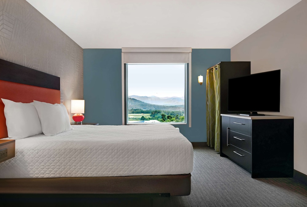 Suite, 1 King Bed, Accessible, Bay View (Bathtub) photo 1