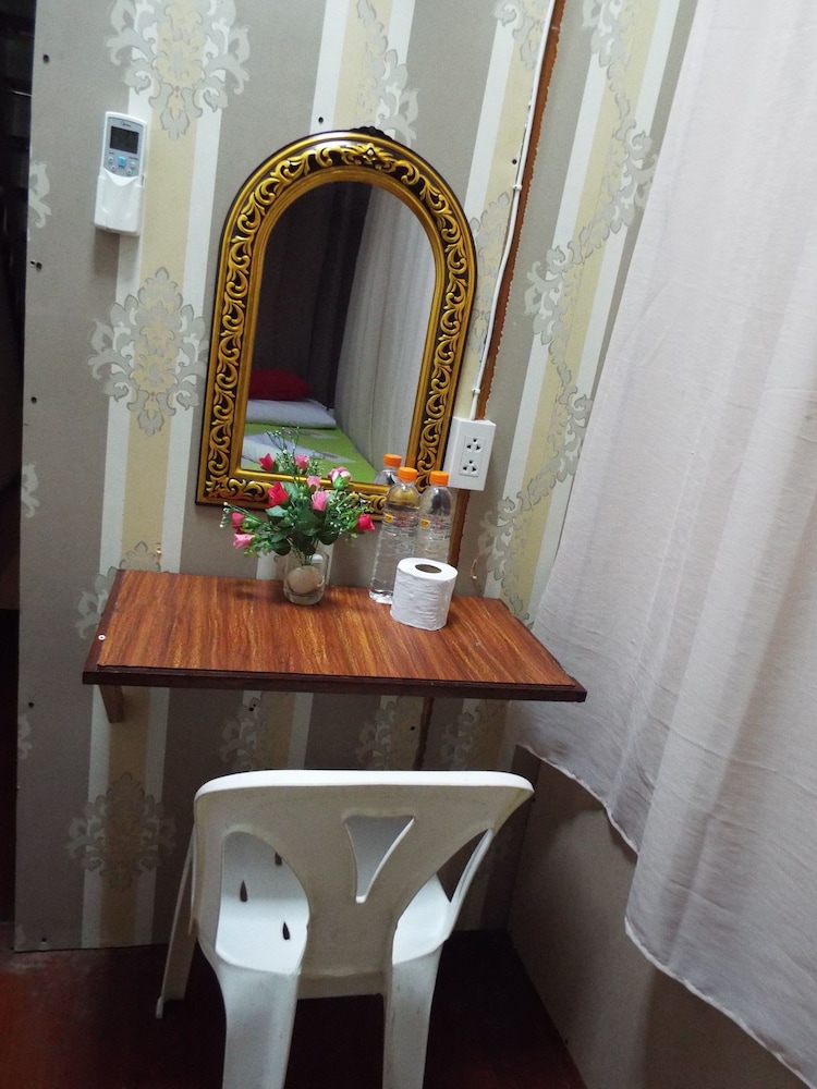Economy Double Room, 1 Queen Bed photo 2