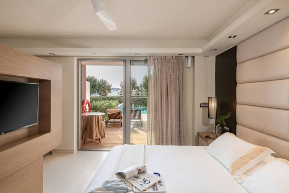 Luxury Room with Private Pool - Photo 1