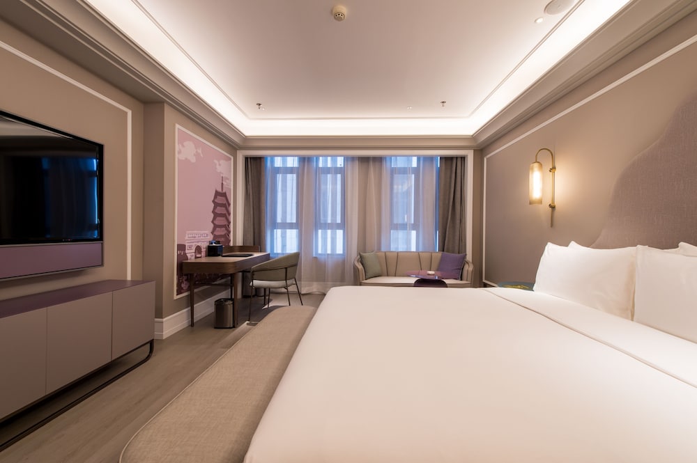 Deluxe Room, 1 King Bed