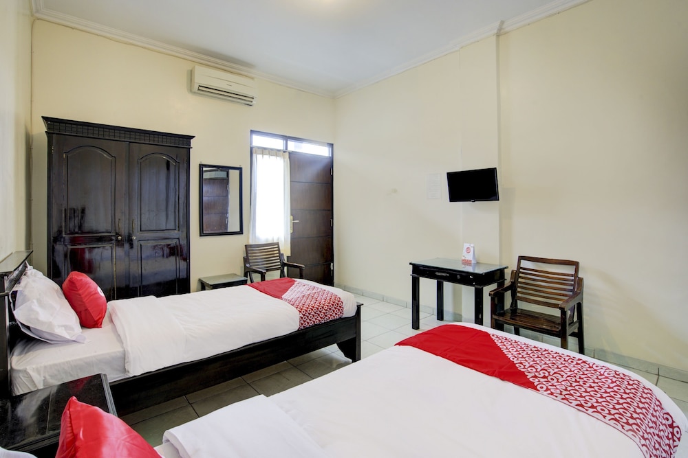 Standard Twin Room - Photo 9