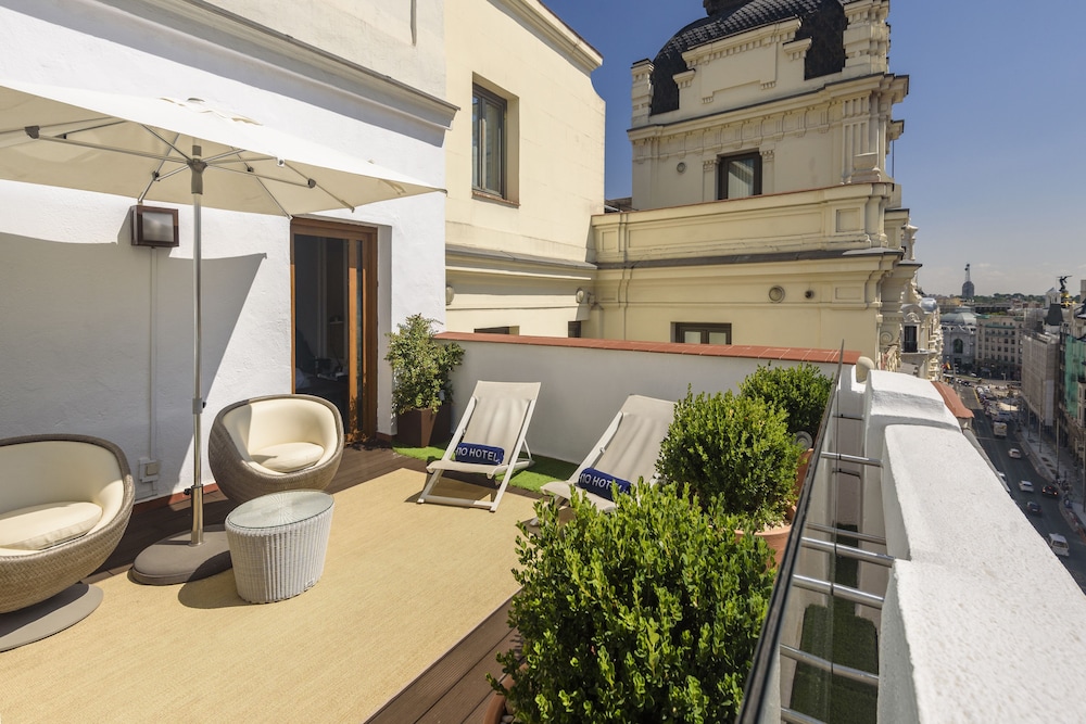 Deluxe Room, Terrace, City View - Photo 10