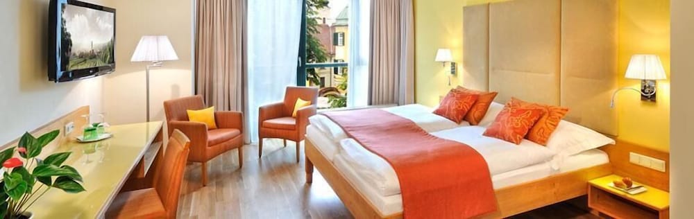 Classic Double Room, Women Only photo 1