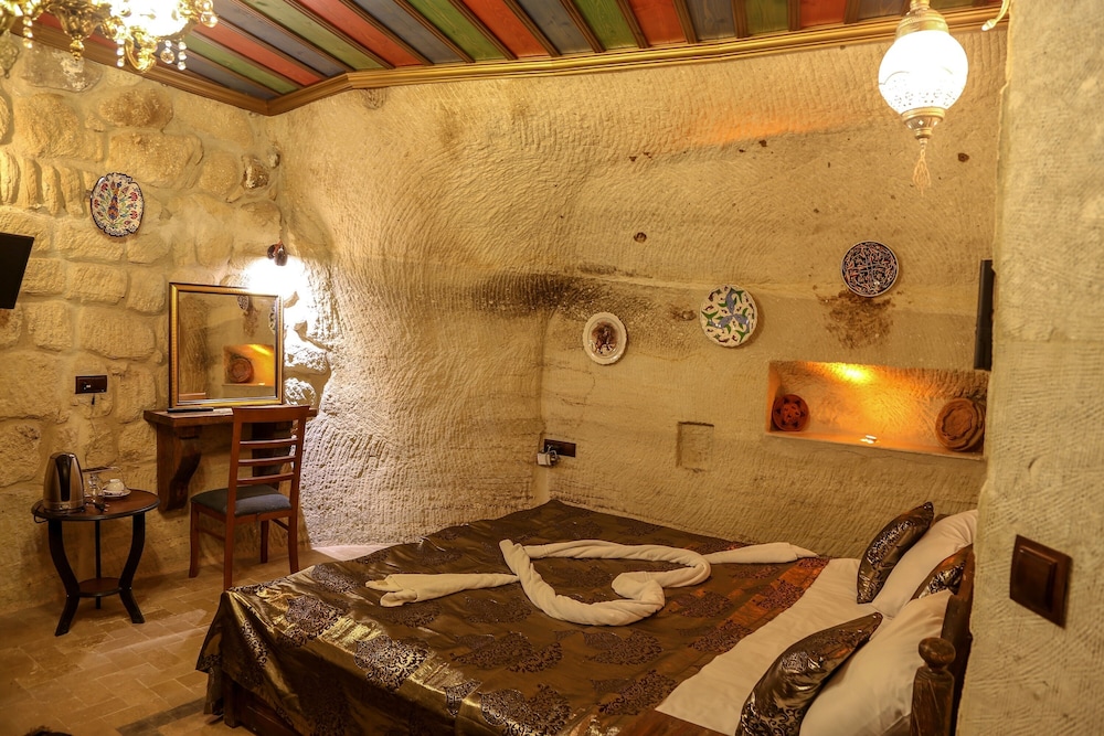 (201) Deluxe Cave Suite photo 2