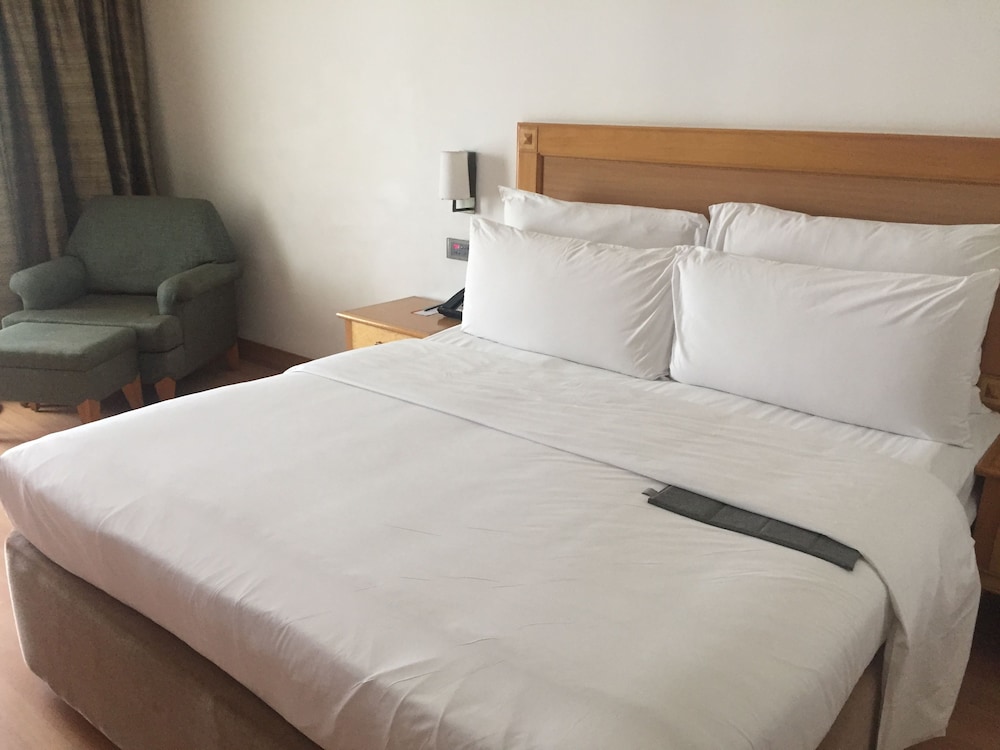 Room, 2 Twin Beds, Garden View - Photo 9