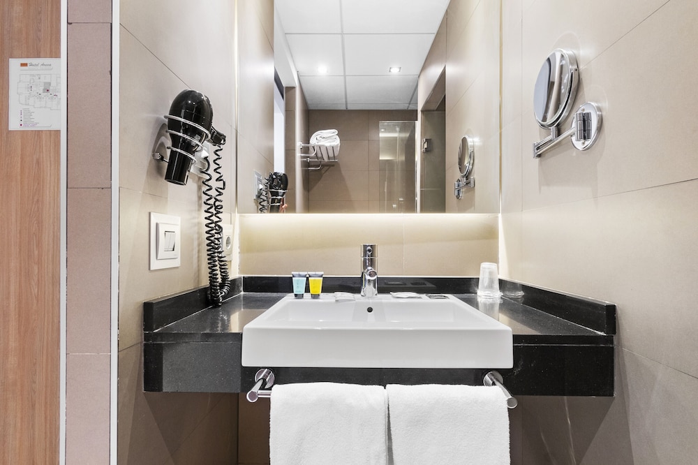 Junior Suite, 1 King Bed, Jetted Tub (1 Adult) photo 3