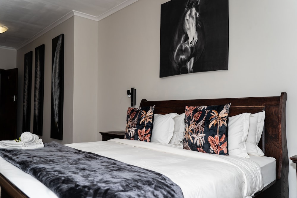 Executive Suite - Photo 1