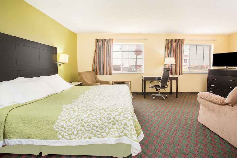 Studio Suite, 1 King Bed, Non Smoking - Photo 8