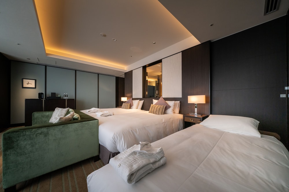 Modern Superior Room, 48 sqm, 1 Wide King Bed, Non Smoking