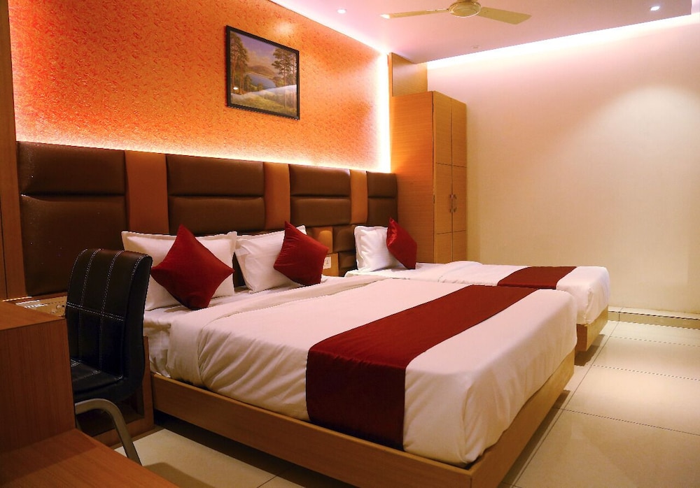 Deluxe Room - Photo 11