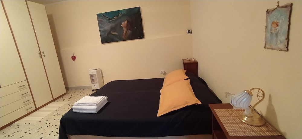 Suite, 1 Bedroom, Kitchen, Ground Floor photo 1