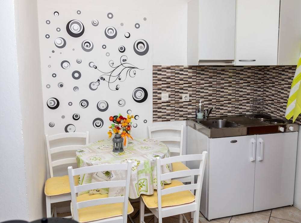 Studio (Apartments Luka & Leona - Studio Apar) photo 2