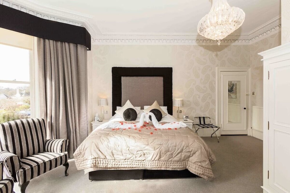 Superior Suite, Ensuite (5) - Photo 1