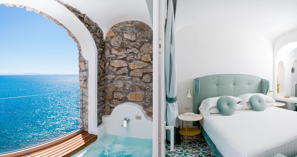 Junior Suite, 1 Bedroom, Jetted Tub, Sea View photo 2