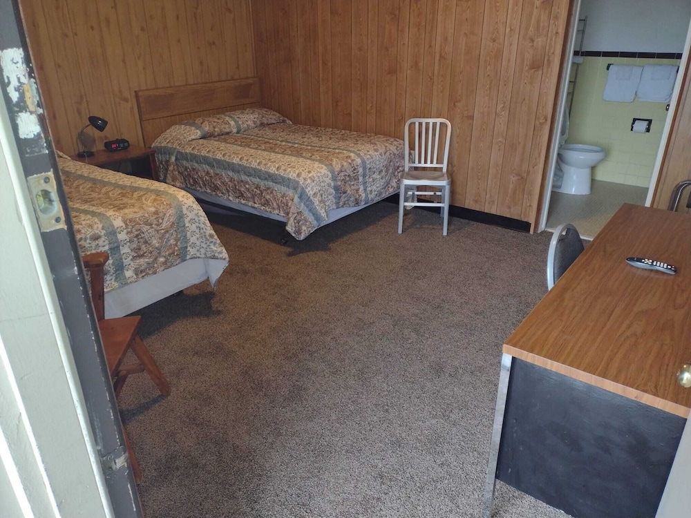 Classic Double Room, 2 Double Beds, Smoking photo 3