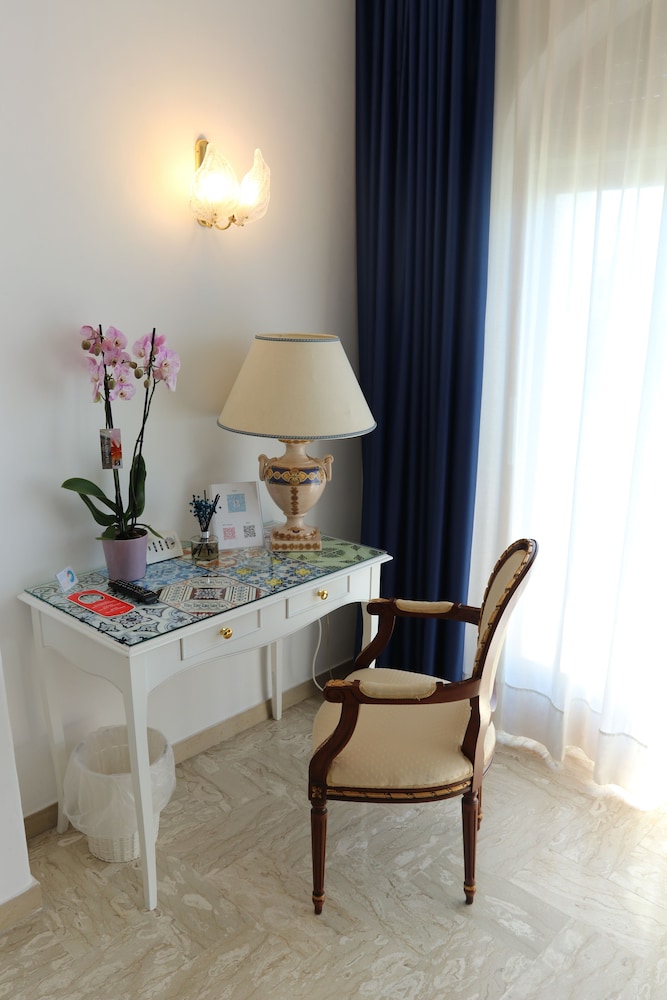 Junior Suite, Pool View - Photo 5