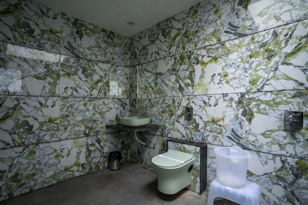 Comfort Room - Photo 2