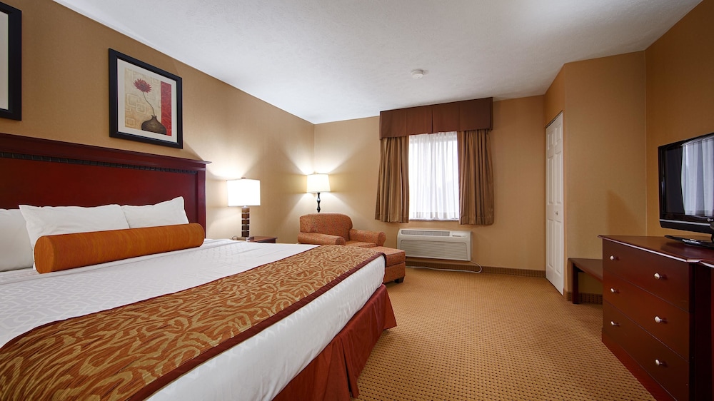 Standard Room, 1 King Bed, Accessible, Refrigerator & Microwave - Photo 1