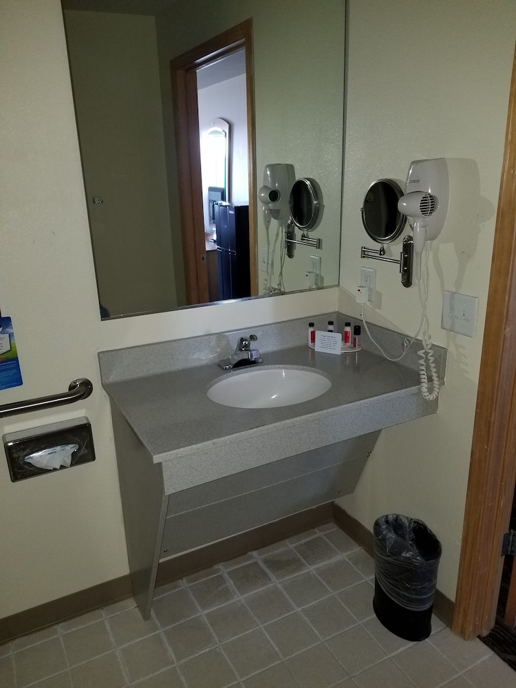 Room, 1 King Bed, Accessible, Non Smoking (Mobility, Bathtub w/Grab Bars) - Photo 2