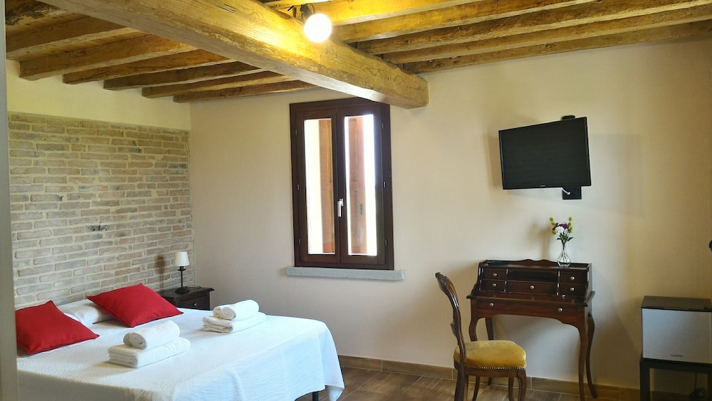 Deluxe Double Room, 1 Queen Bed photo 2