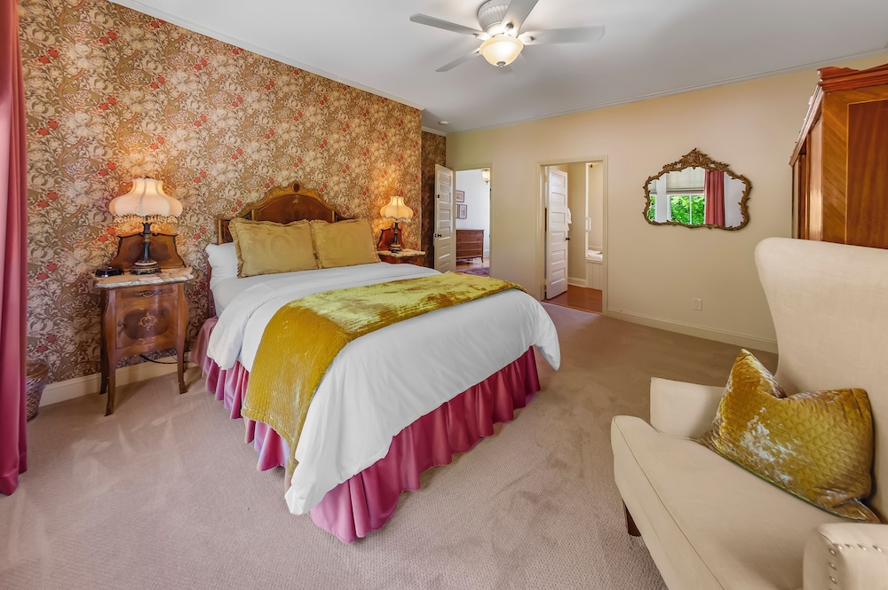 Deluxe Room, 1 Queen Bed, Private Bathroom (The King George III Suite) photo 1